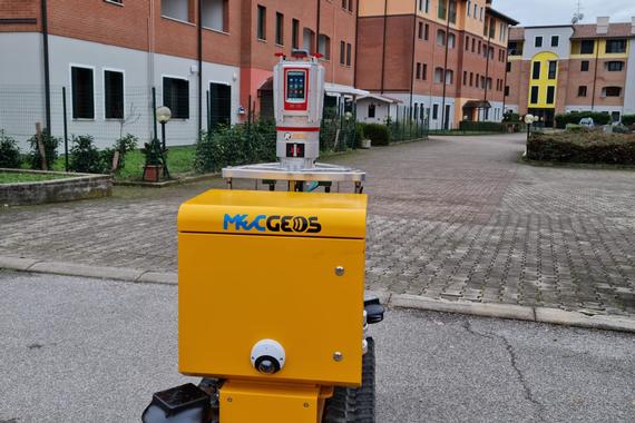 Geosolvo con il nostro mobile robot AMR